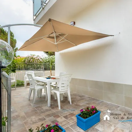 Donna Di Denari Appartement Noto
